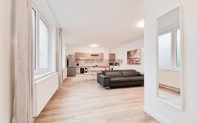 Raj Living - City Apartment With 3 Rooms - 15 Min Messe Dus & 10 Min Old Town Dus